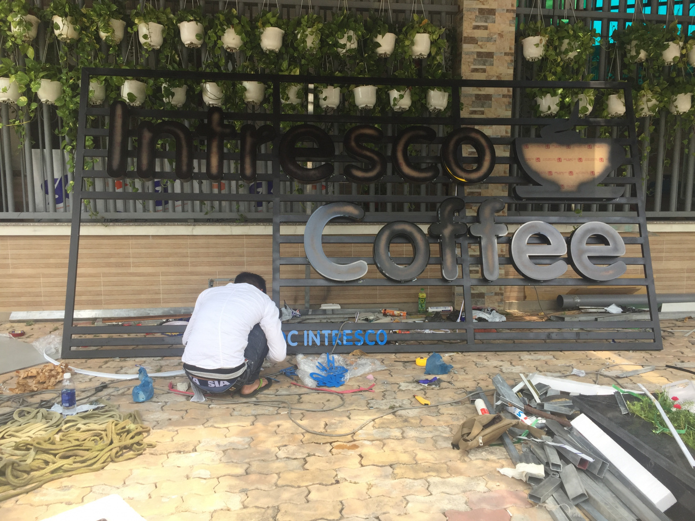 Thiết Kế Bảng Hiệu TOLE Intresco Coffee Độc Đáo Quận 7 - CÔNG TY TNHH QUẢNG CÁO SÀI GÒN 4 Bang Hieu Intresco Coffee 3
