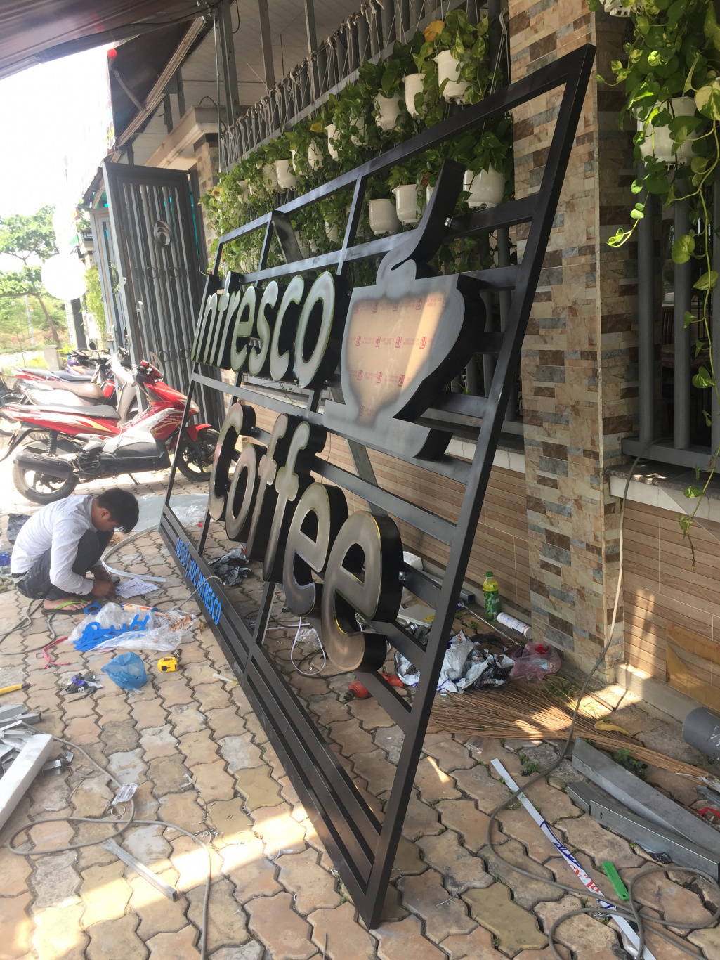 Thiết Kế Bảng Hiệu TOLE Intresco Coffee Độc Đáo Quận 7 - CÔNG TY TNHH QUẢNG CÁO SÀI GÒN 3 Bang Hieu Intresco Coffee