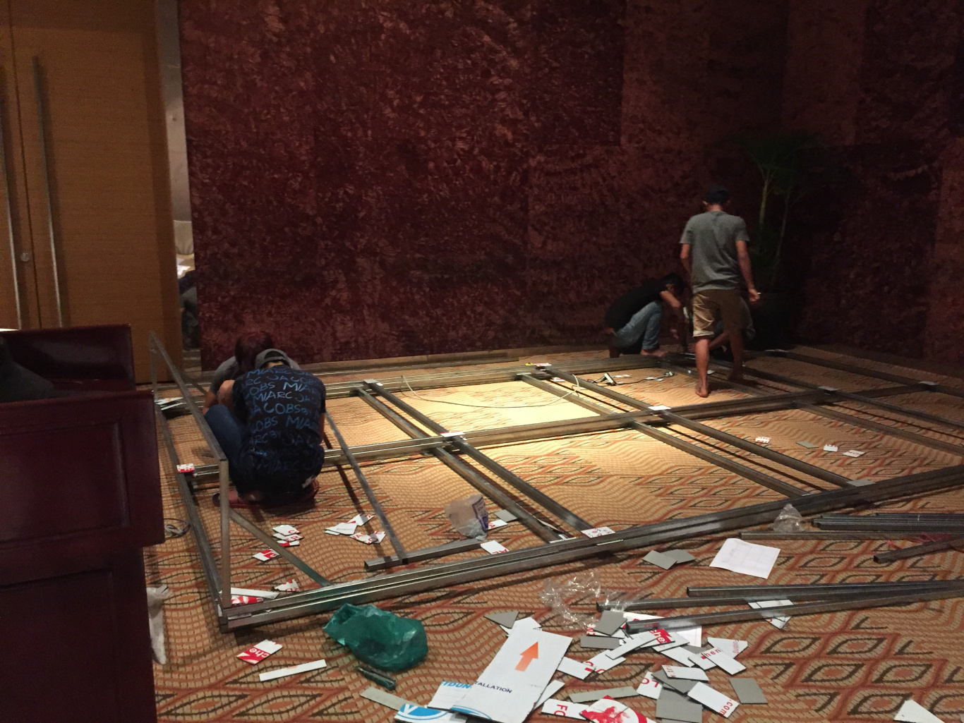 Thi Công Làm Bảng Hiệu Tôn Dán Decal Quận 7 - Đẹp Và Rẻ Chất lượng Nhất Sài Gòn 2 Bang hieu Ton dan Decal 2