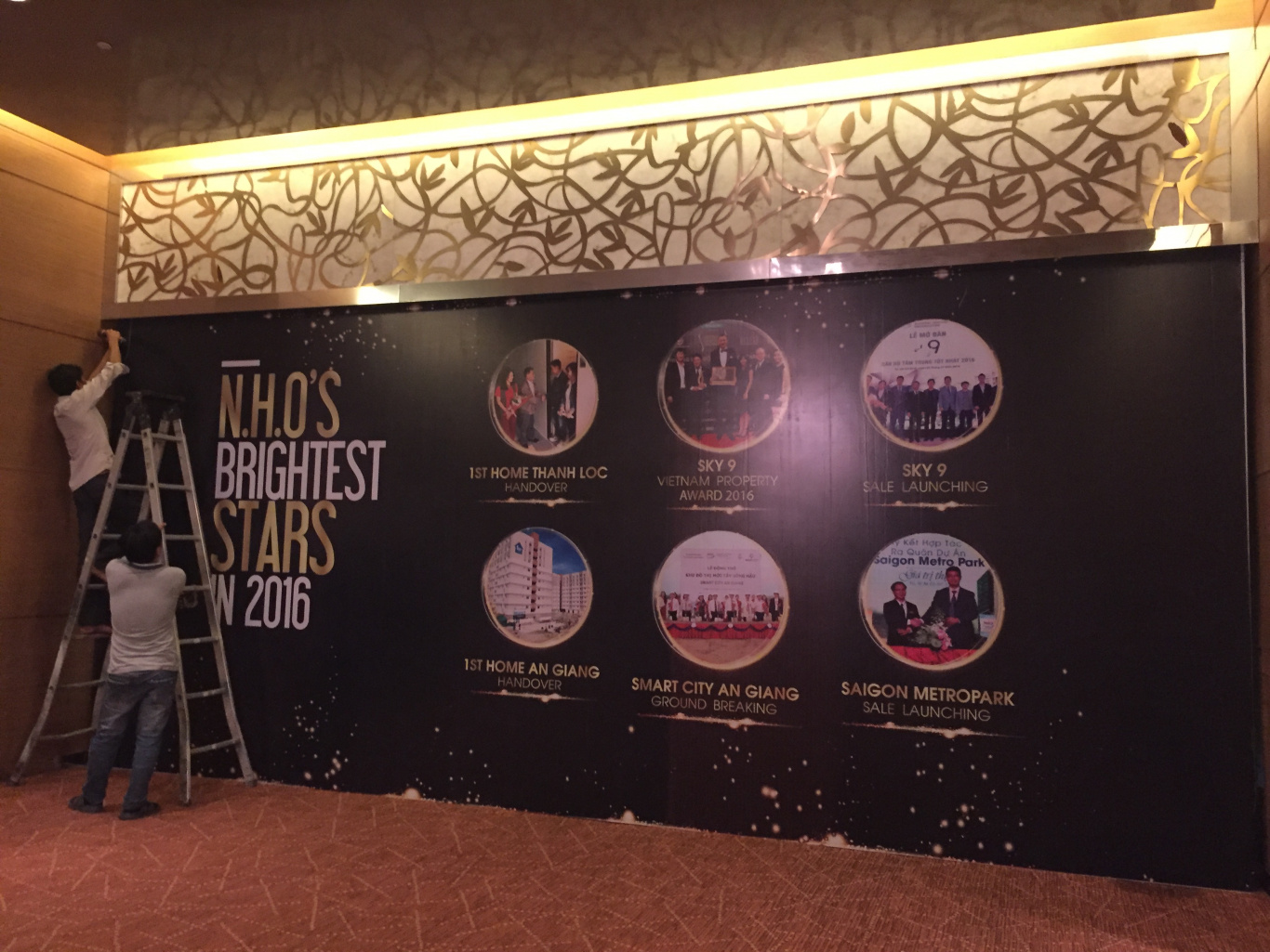 Thi Công Làm Bảng Hiệu Tôn Dán Decal Quận 7 - Đẹp Và Rẻ Chất lượng Nhất Sài Gòn 1 Bang hieu Ton dan Decal1