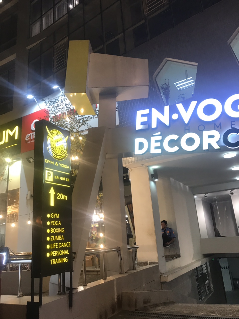 Làm bảng hiệu quận 7 - CÔNG TY TNHH QUẢNG CÁO SÀI GÒN 1 bang hieu envogue quan 7 1