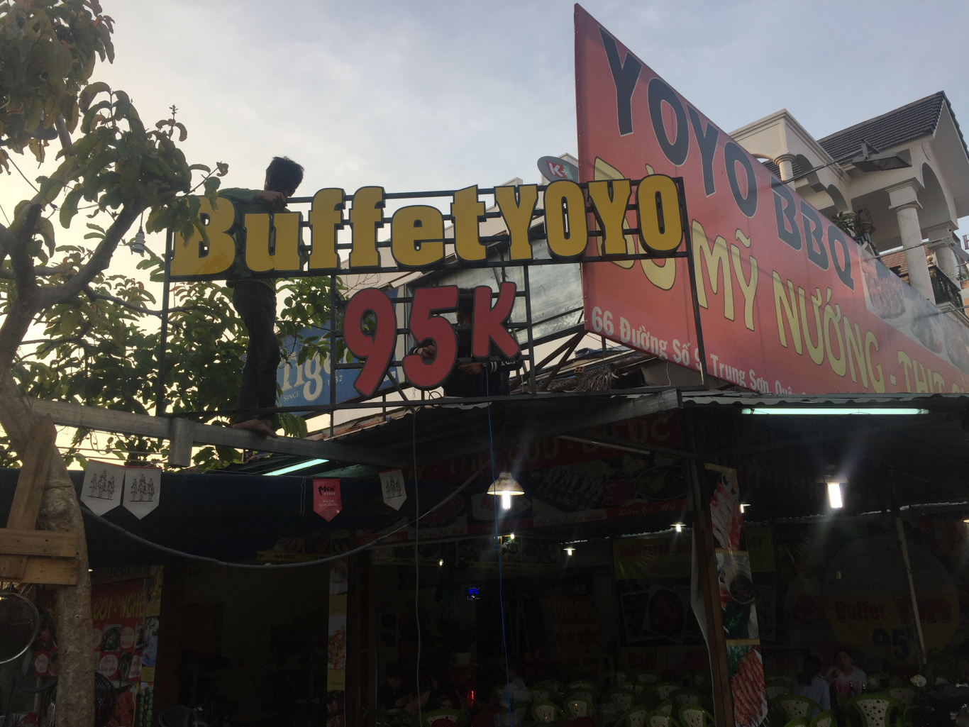 bang hieu khung sat chu noi 2