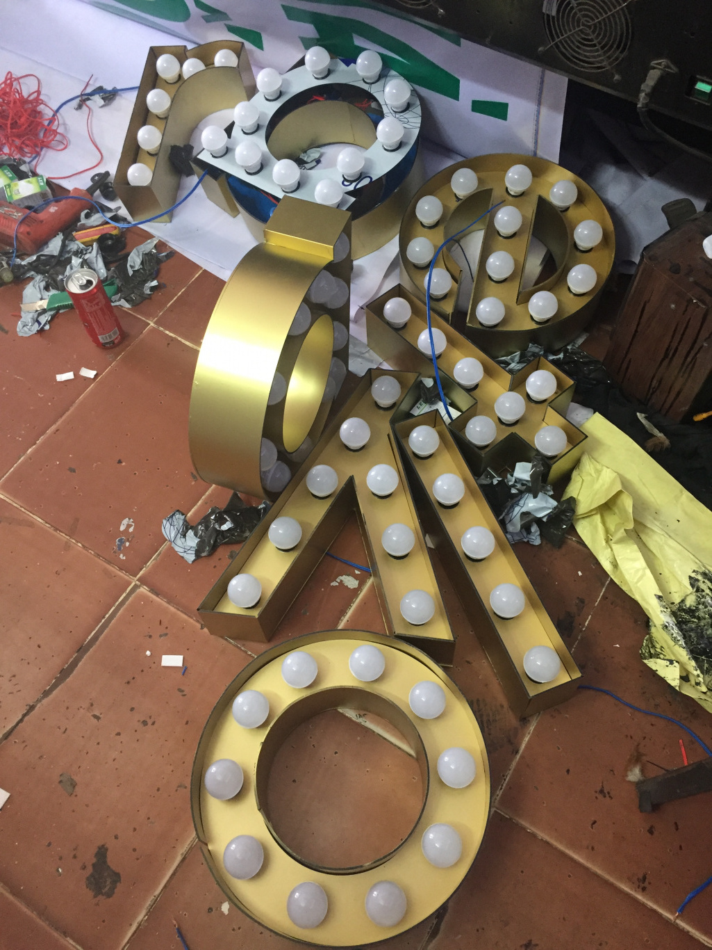 bang hieu tra sua royaltea 1