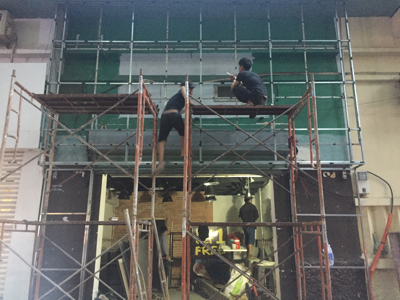 bang hieu tra sua royaltea 2