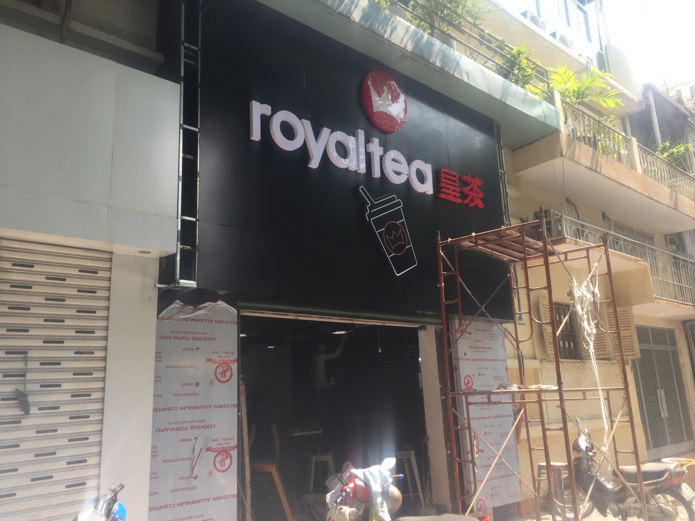 bang hieu tra sua royaltea 4