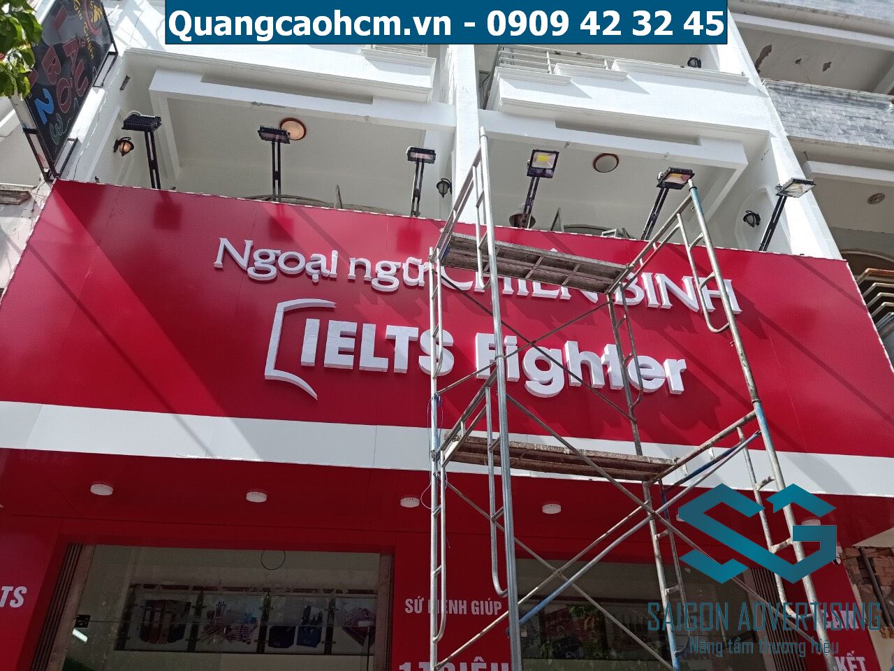 Bảng quảng cáo Anh Ngữ Q1