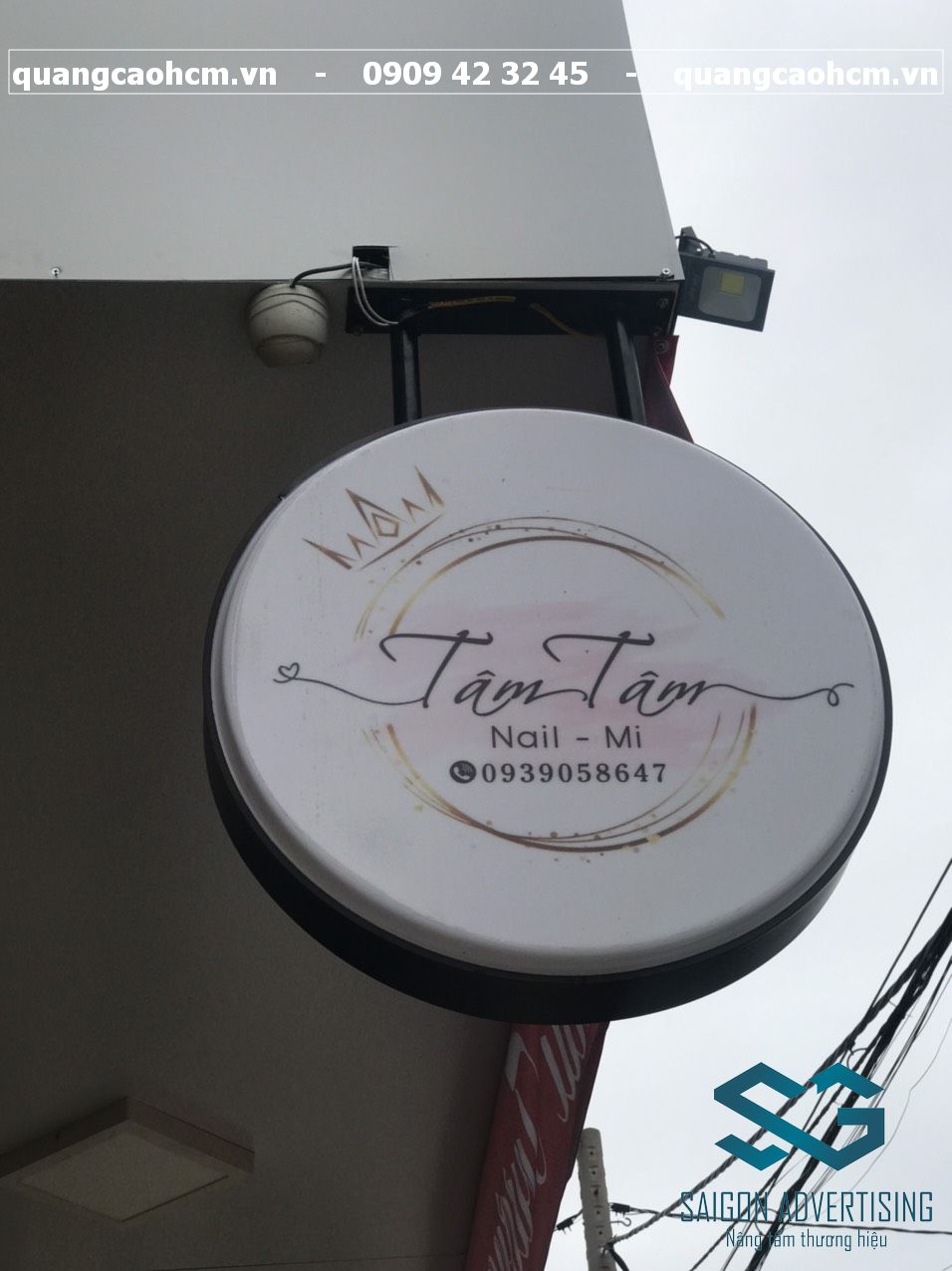 hop den mica hut noi tiem nail