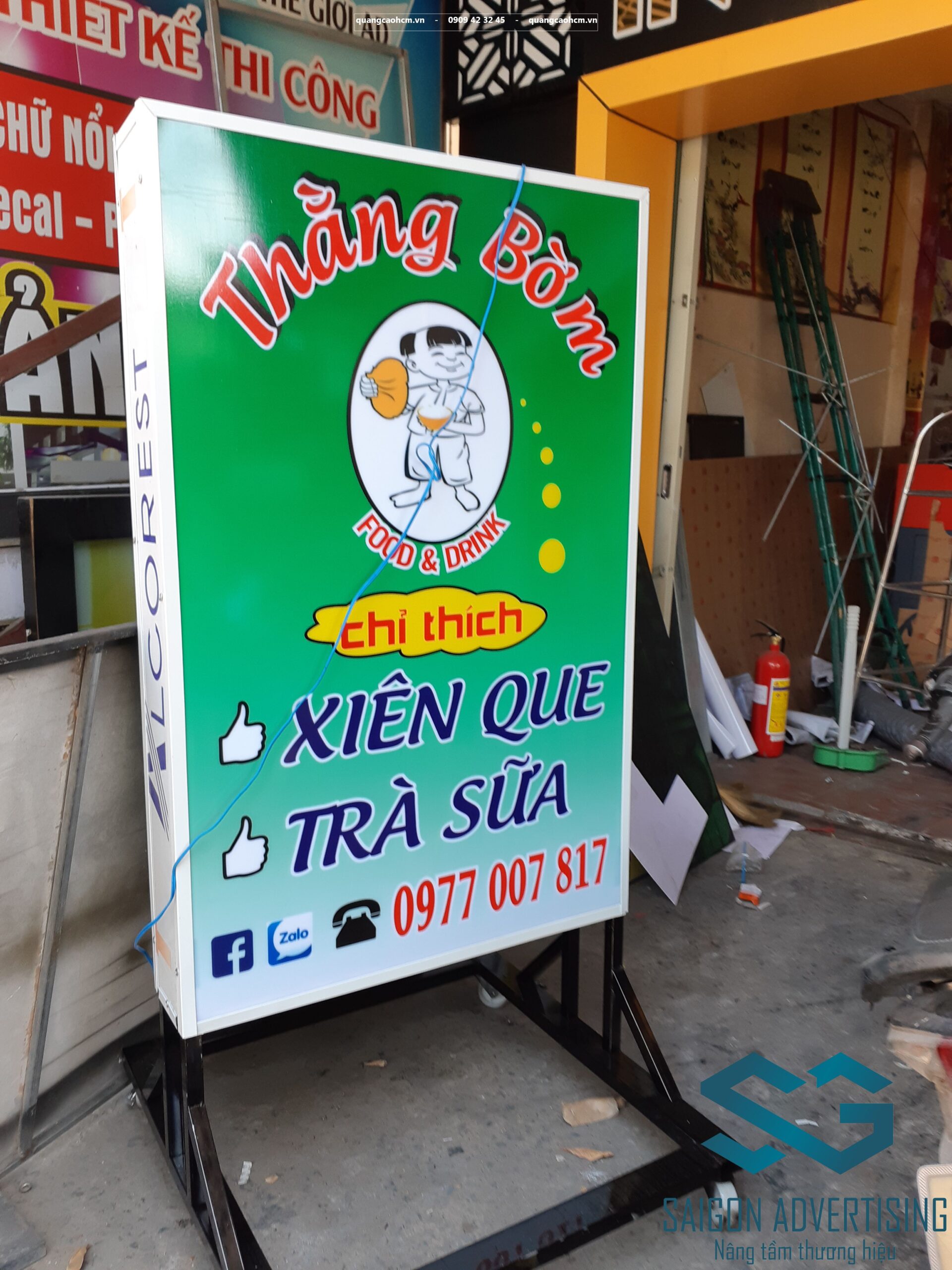 hop den quang cao scaled